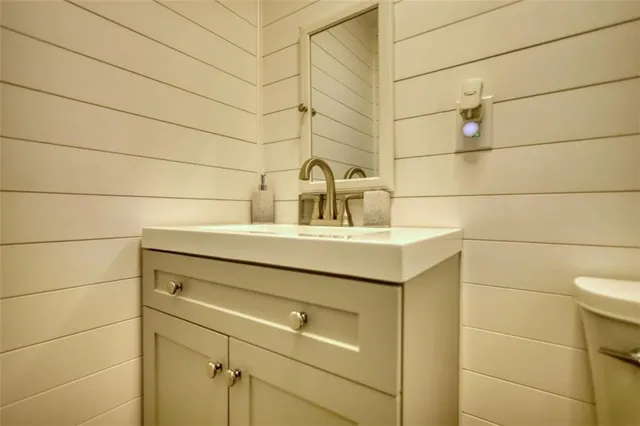 a close view of a bathtub in a bathroom