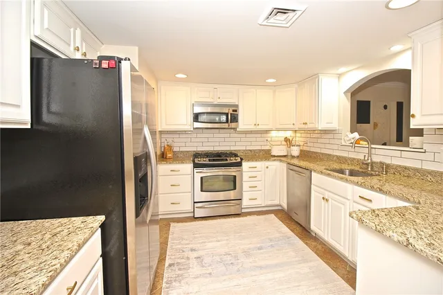 $540,000 | 38 Lawton Brook Lane, Portsmouth, RI 02871