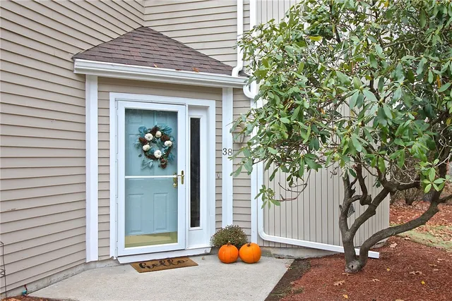 $540,000 | 38 Lawton Brook Lane, Portsmouth, RI 02871
