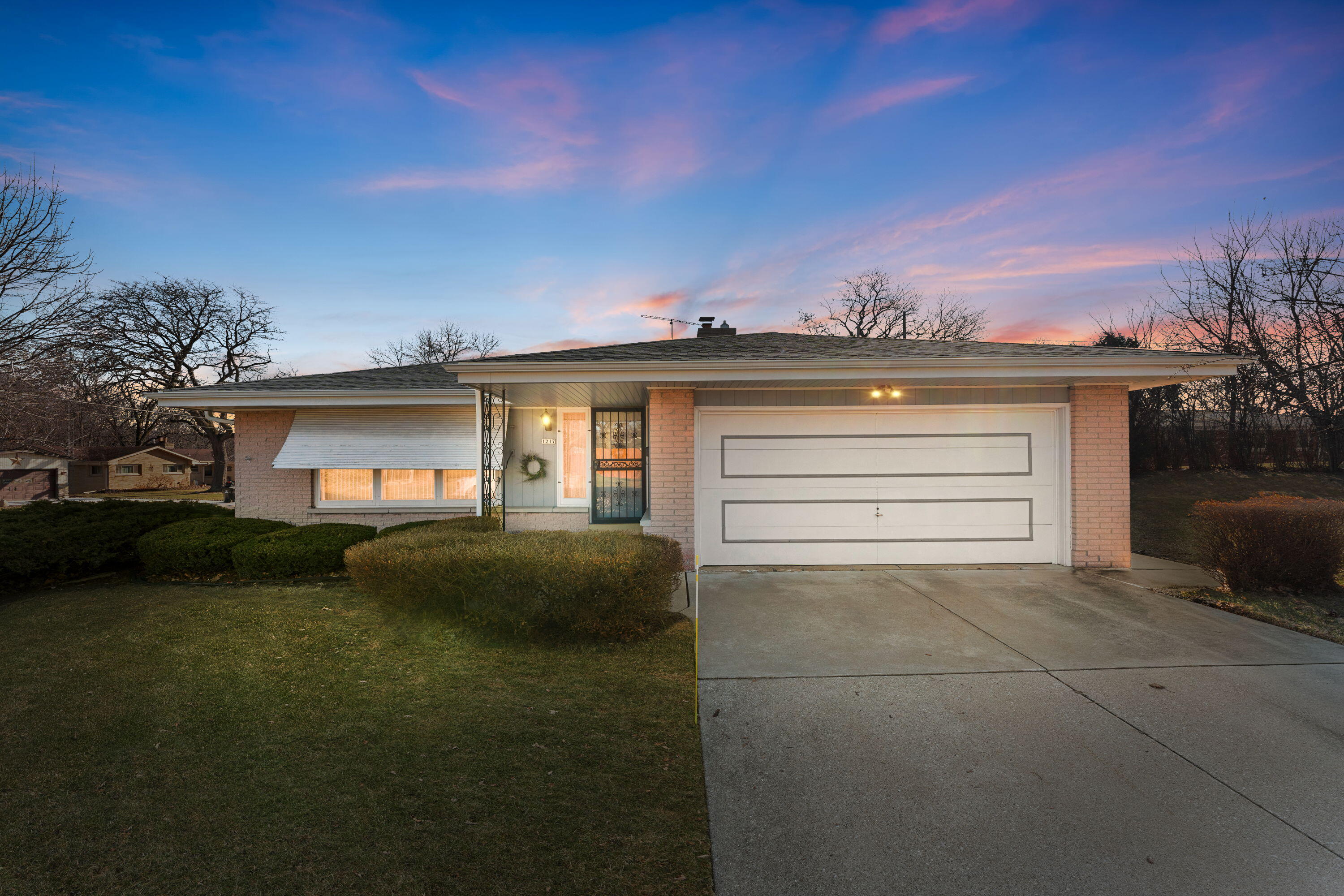 1217 Fairway Drive Racine, WI 53405 - Photo 1 of 21 1_DH107779dte