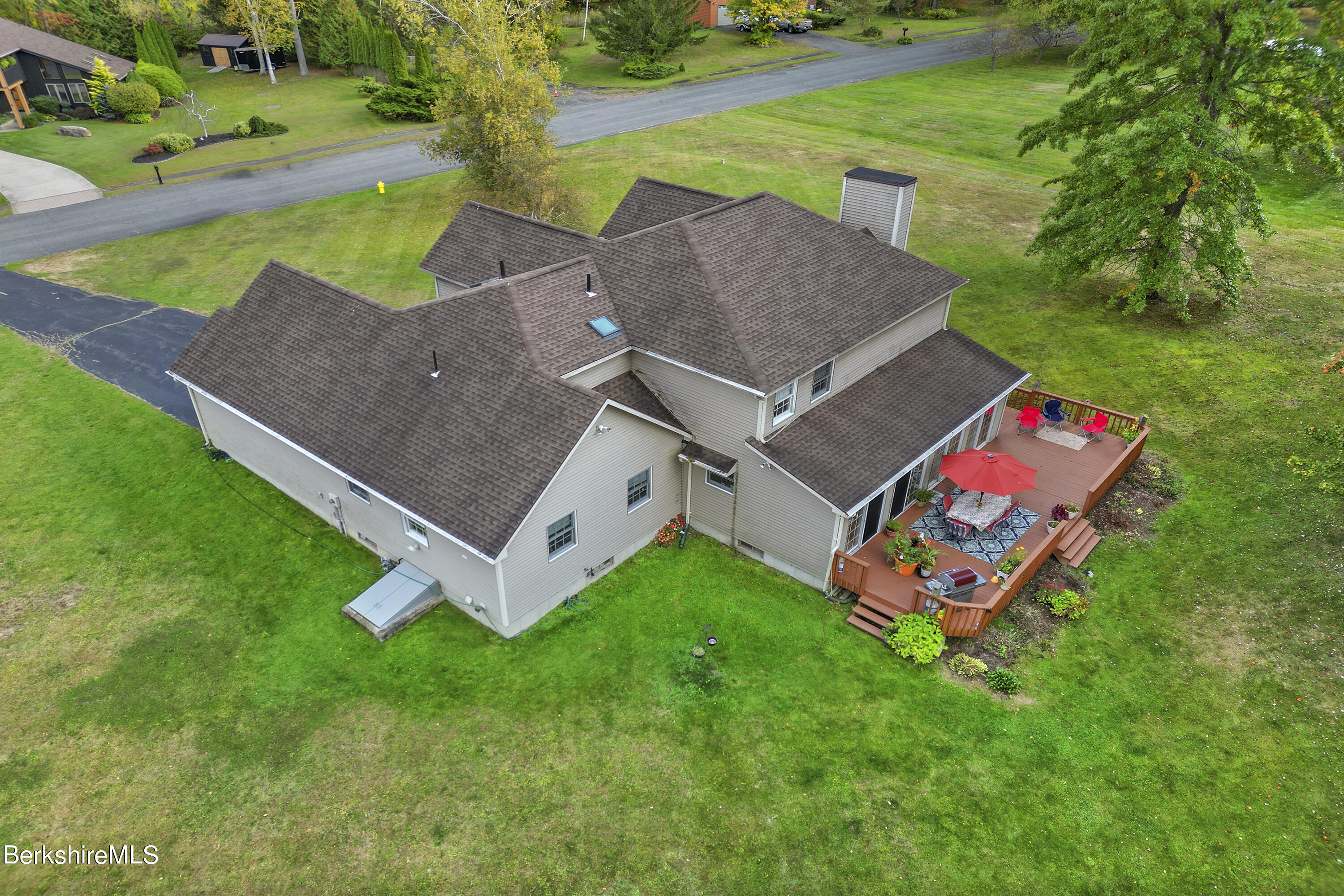 10 Lillybrook Road Pittsfield, MA 01201 - Photo 2 of 91 905 Aerial View
