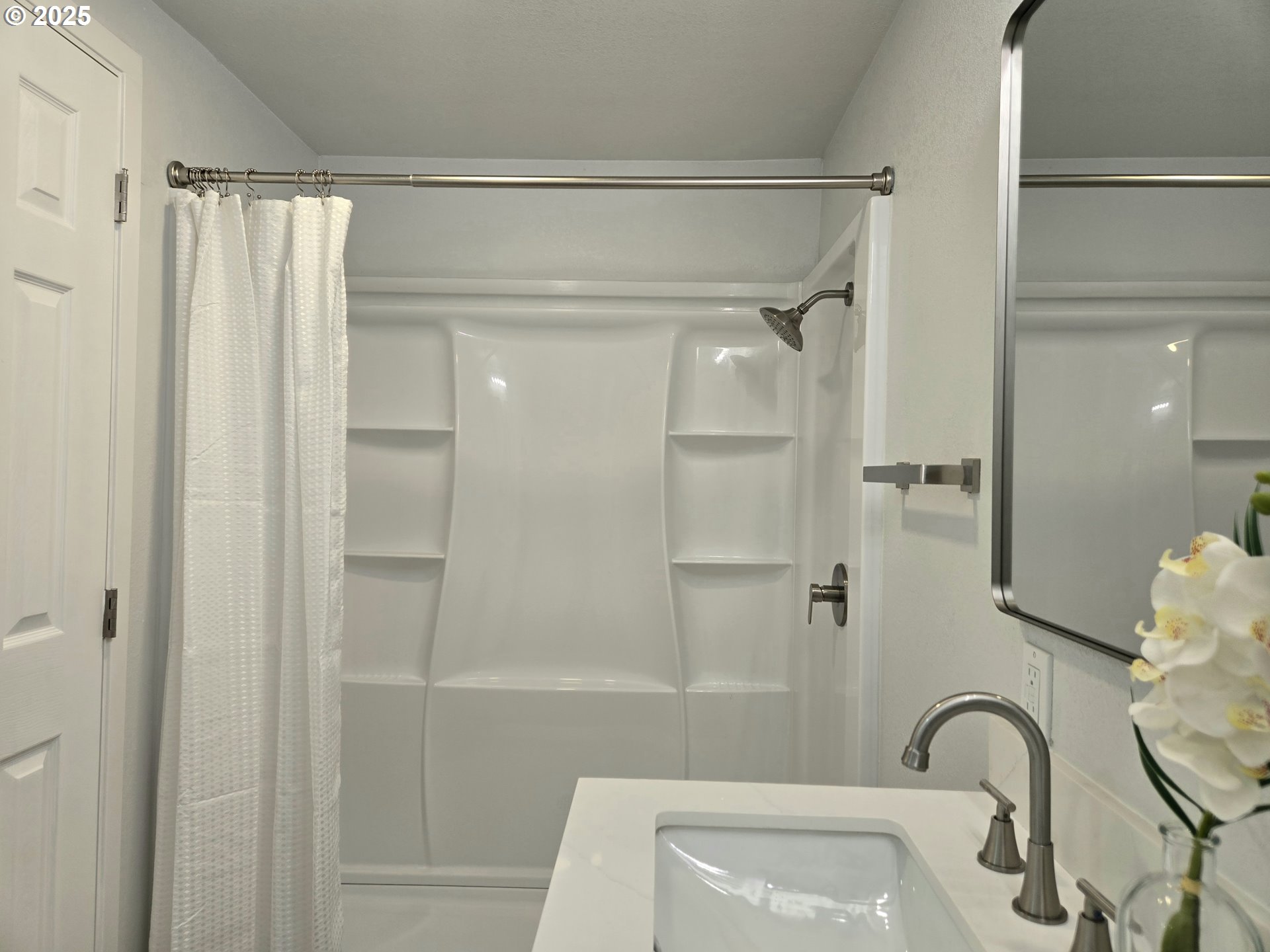 27171 Clear Lake Road, Unit 17 Eugene, OR 97402 - Photo 26 of 35 Bathroom, Attached