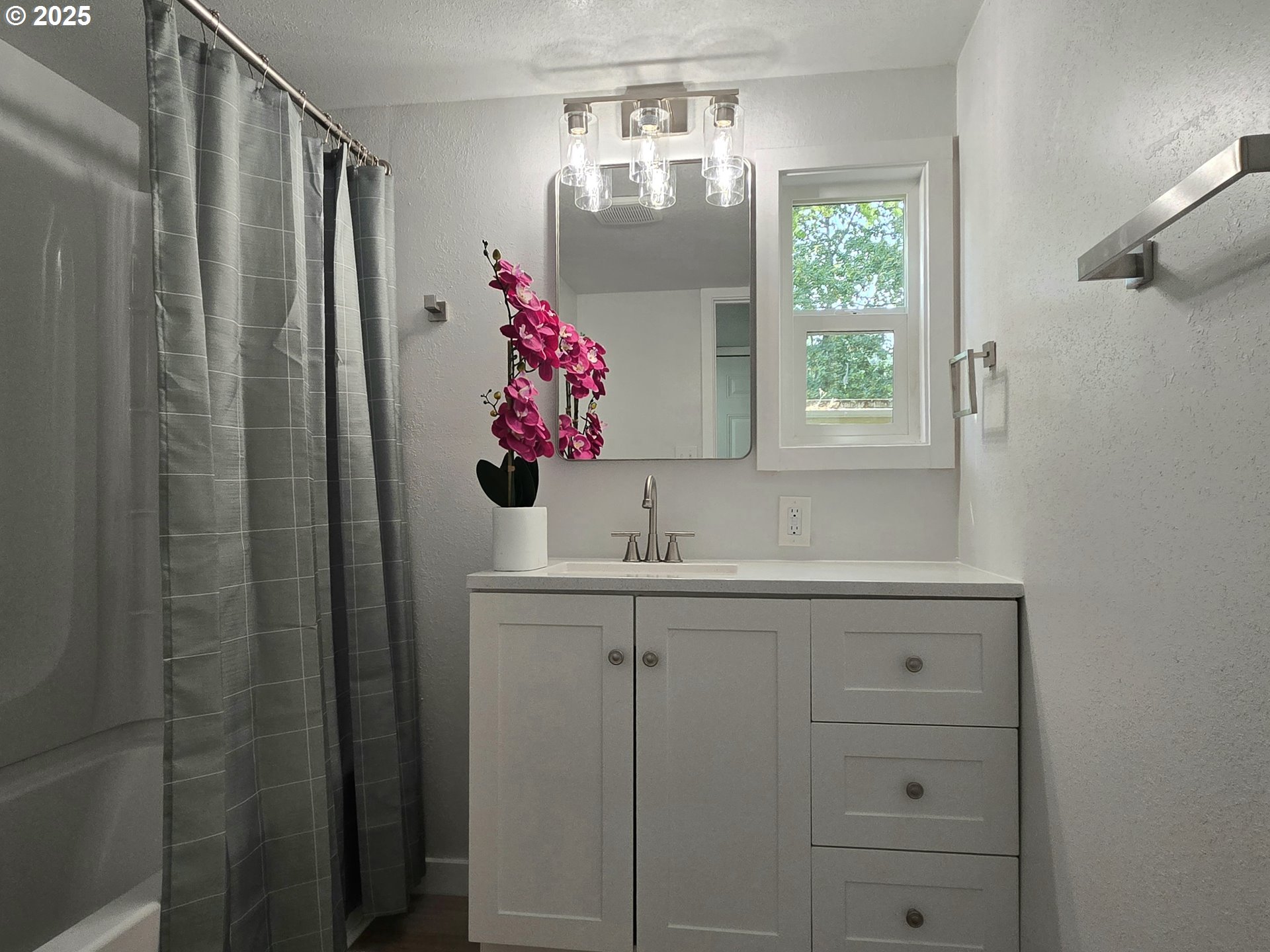 27171 Clear Lake Road, Unit 17 Eugene, OR 97402 - Photo 31 of 35 Bathroom