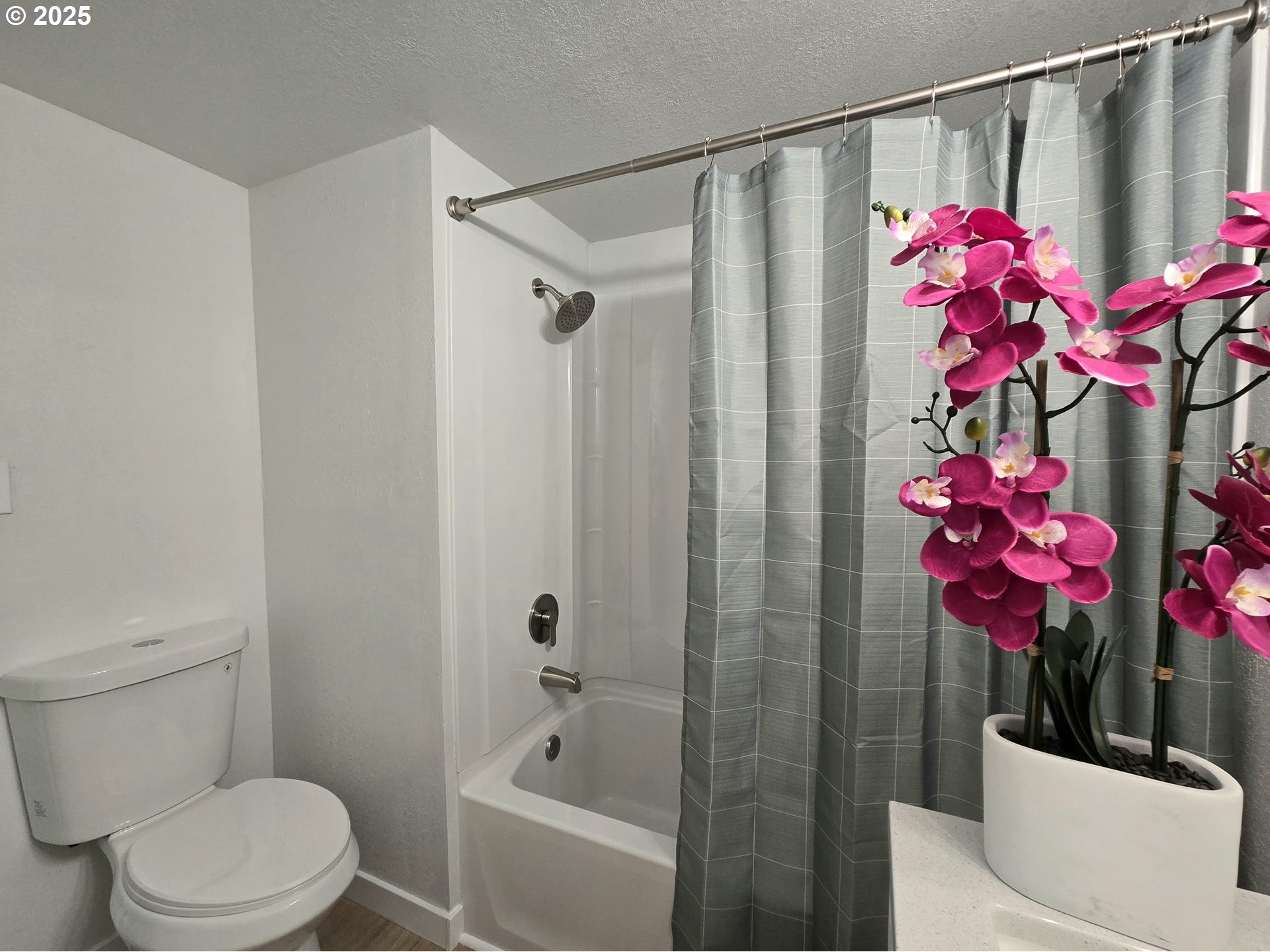 27171 Clear Lake Road, Unit 17 Eugene, OR 97402 - Photo 32 of 35 Bathroom