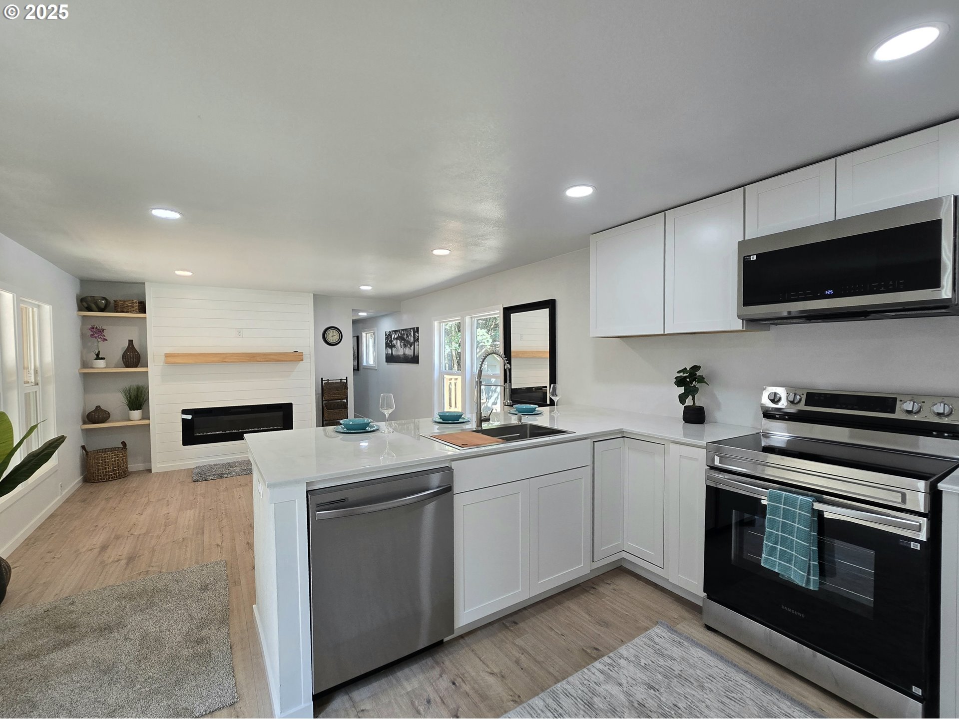 27171 Clear Lake Road, Unit 17 Eugene, OR 97402 - Photo 10 of 35 Kitchen
