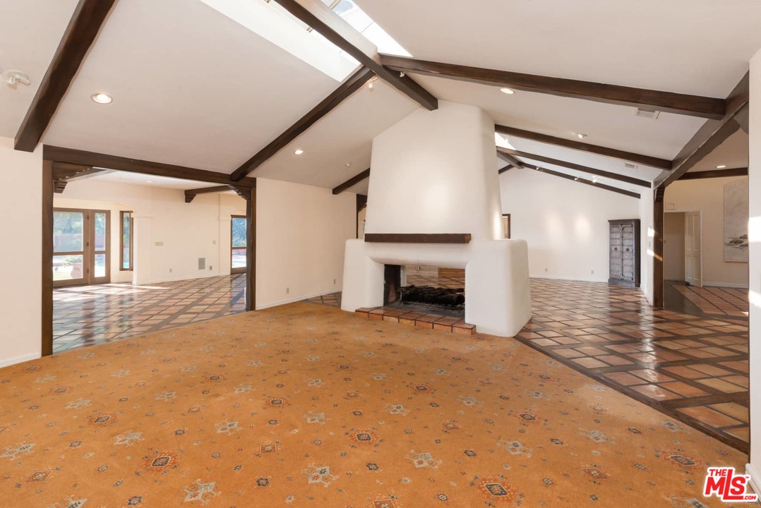 1363 Stradella Road Los Angeles, CA 90077 - Photo 11 of 34