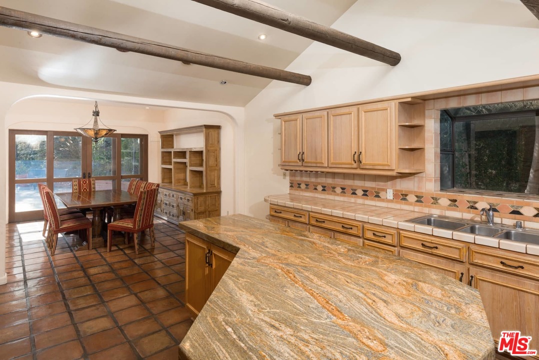 1363 Stradella Road Los Angeles, CA 90077 - Photo 13 of 34