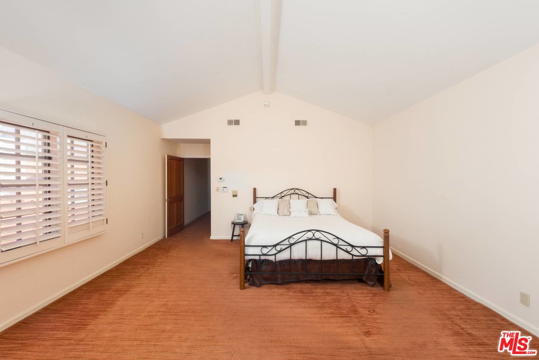 1363 Stradella Road Los Angeles, CA 90077 - Photo 16 of 34