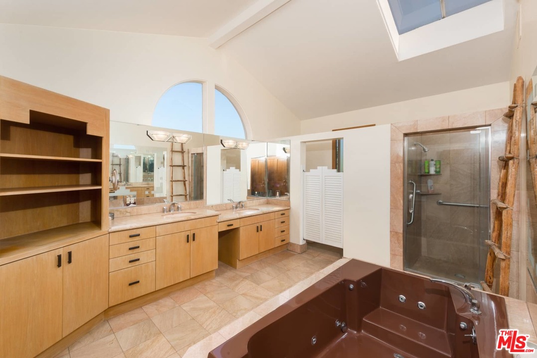 1363 Stradella Road Los Angeles, CA 90077 - Photo 20 of 34