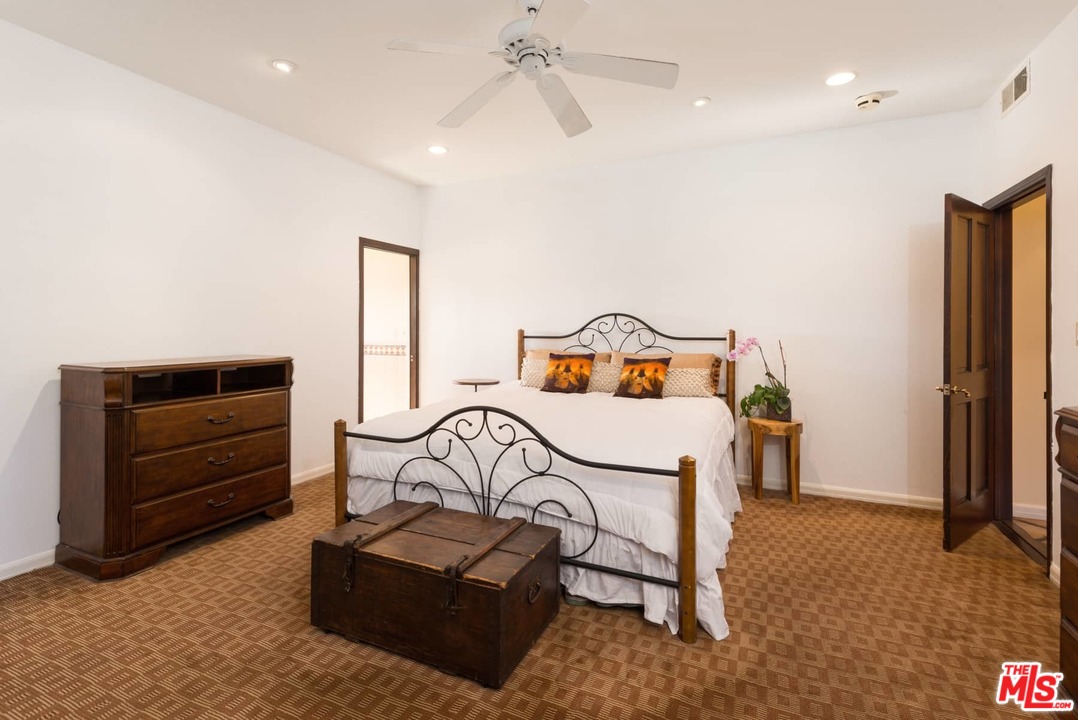 1363 Stradella Road Los Angeles, CA 90077 - Photo 23 of 34