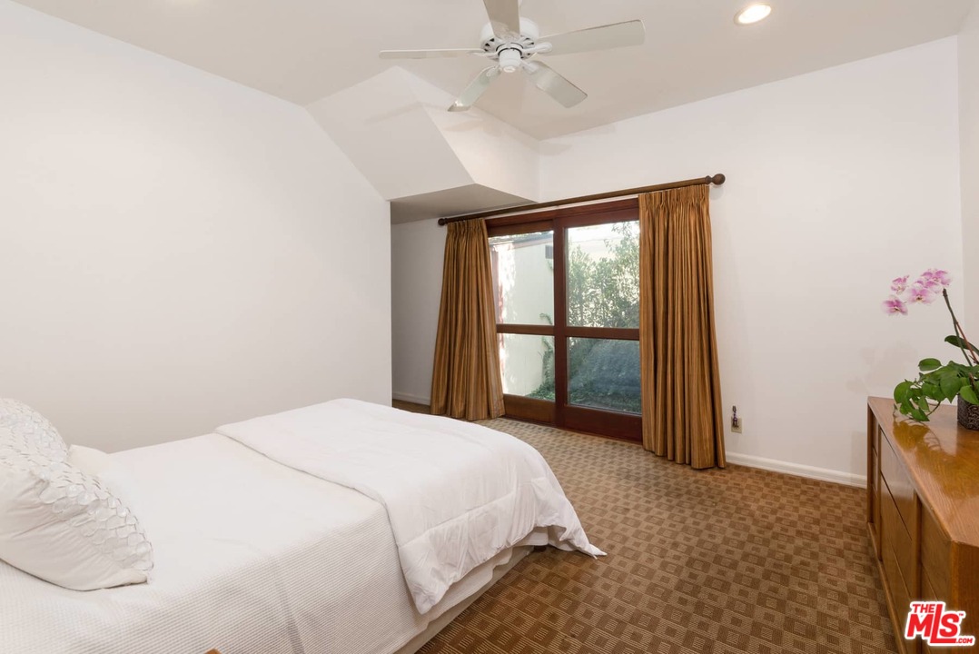 1363 Stradella Road Los Angeles, CA 90077 - Photo 24 of 34
