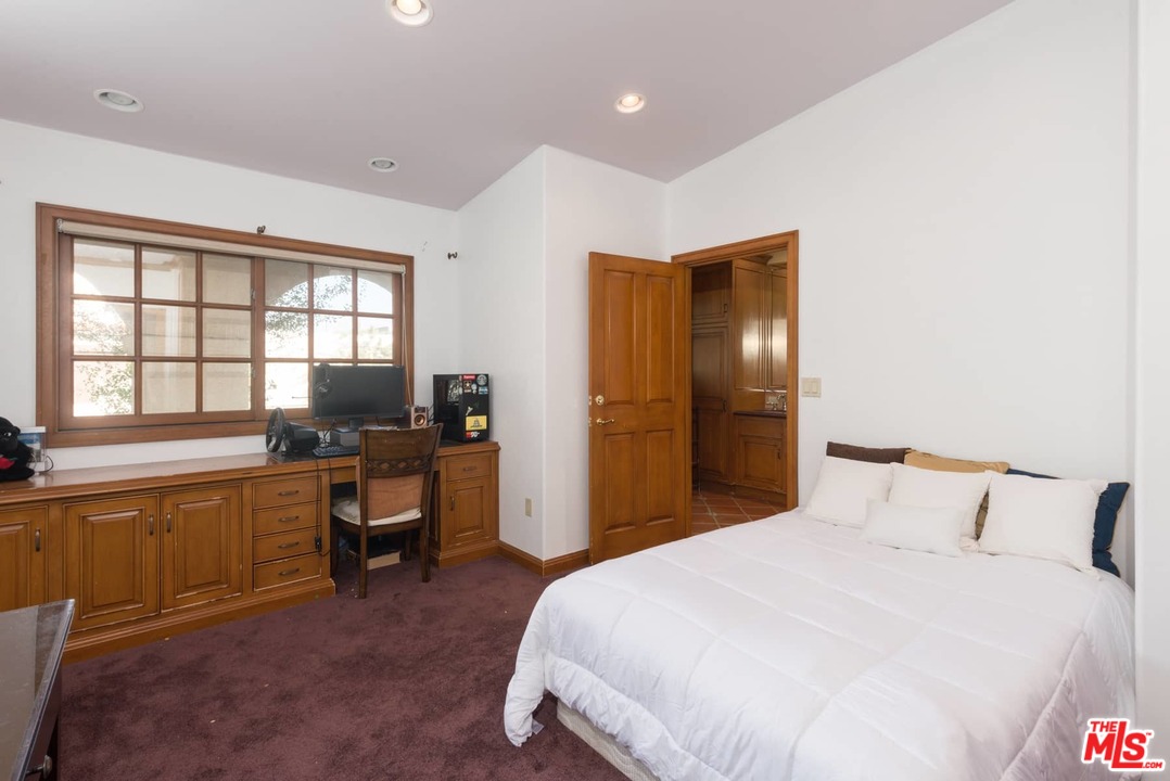 1363 Stradella Road Los Angeles, CA 90077 - Photo 26 of 34