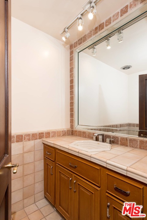 1363 Stradella Road Los Angeles, CA 90077 - Photo 29 of 34
