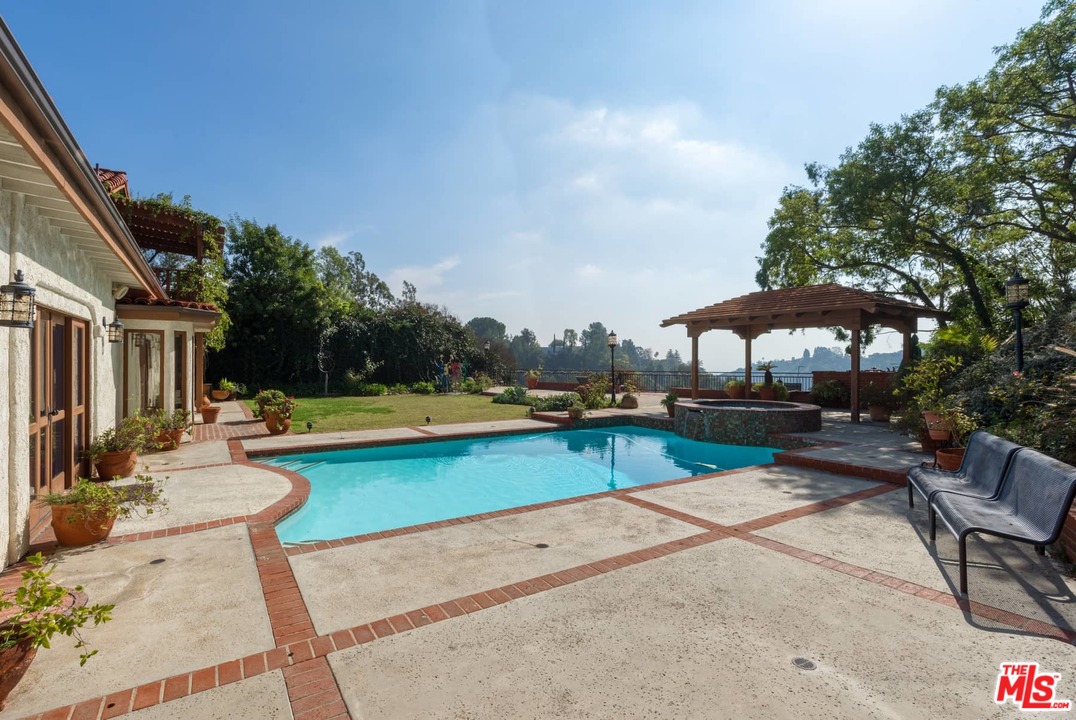 1363 Stradella Road Los Angeles, CA 90077 - Photo 30 of 34
