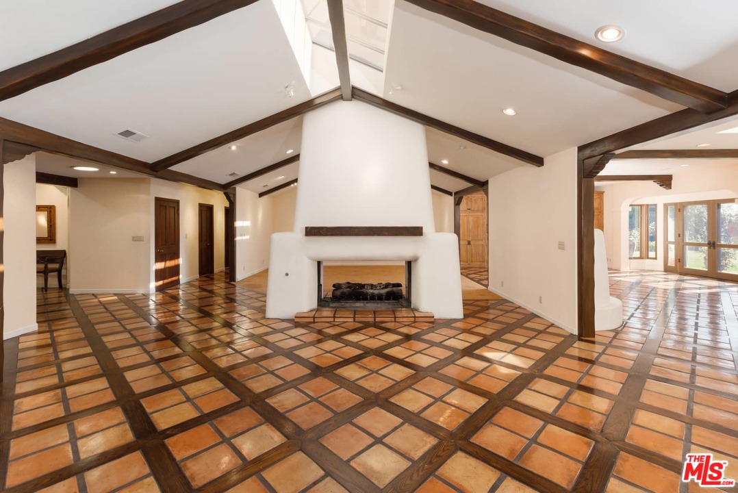 1363 Stradella Road Los Angeles, CA 90077 - Photo 6 of 34