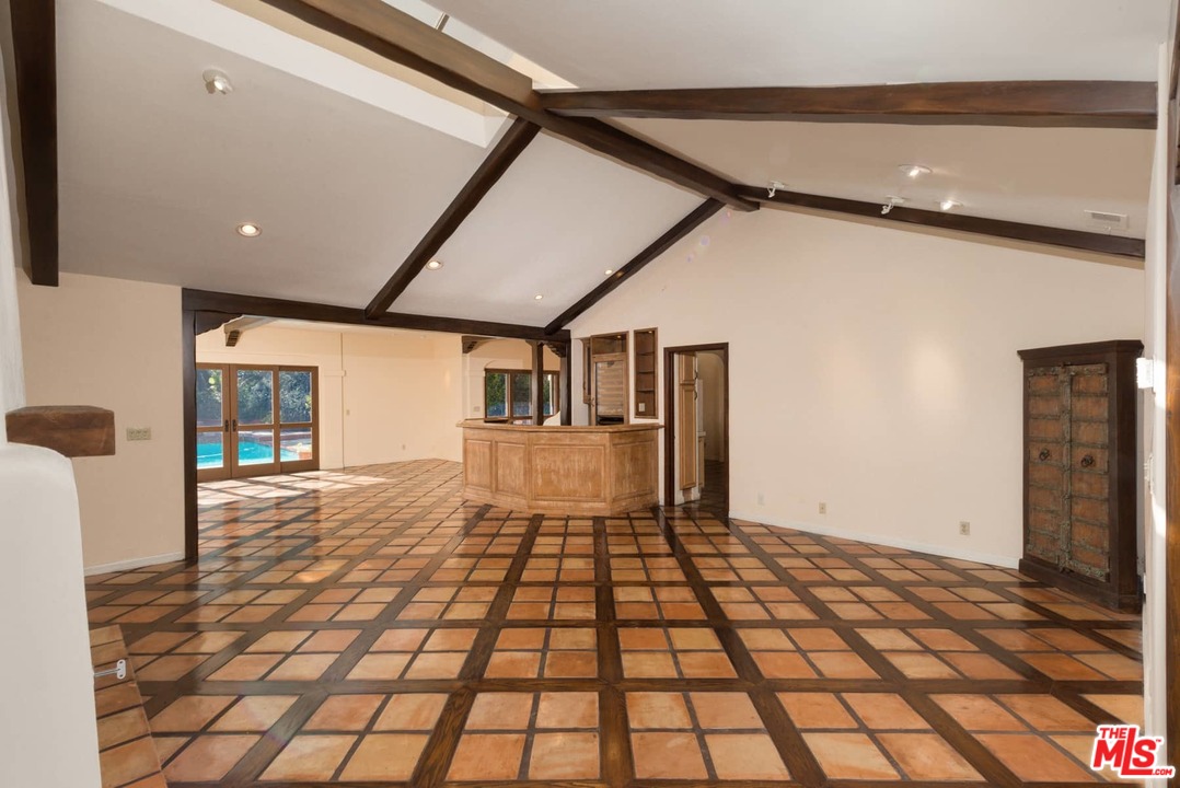 1363 Stradella Road Los Angeles, CA 90077 - Photo 7 of 34