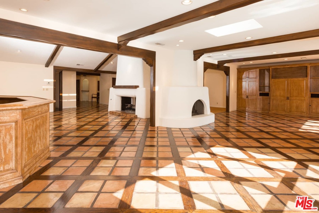 1363 Stradella Road Los Angeles, CA 90077 - Photo 8 of 34