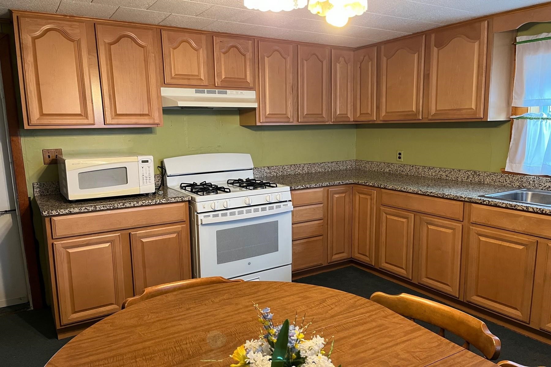 36 Cain Street Proctor, VT 05765 - Photo 13 of 22