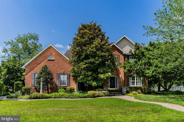 $569,900 | 5960 Huntington Cmns, Enola, PA 17025