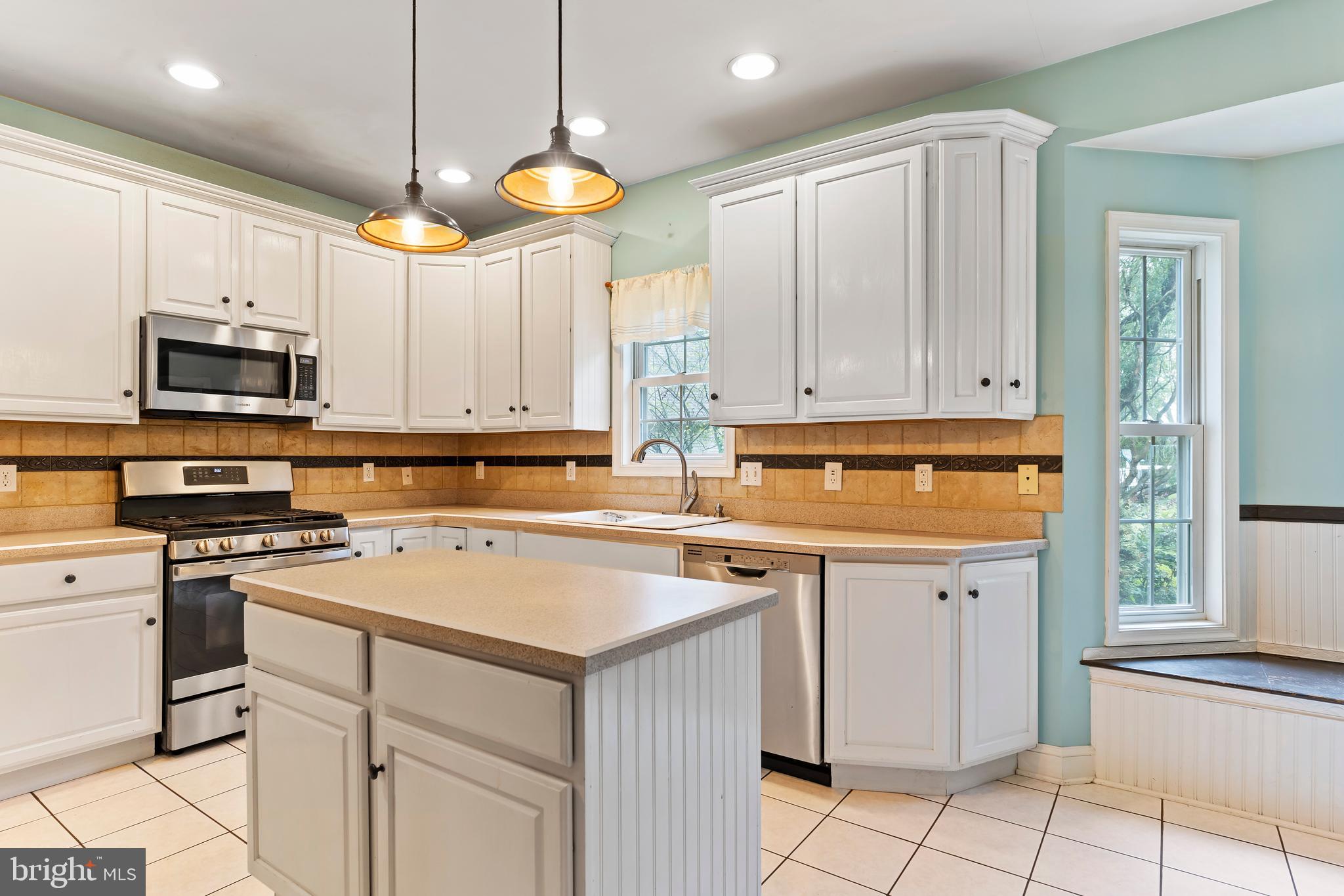 5960 Huntington Cmns Enola, PA 17025 - Photo 16 of 59