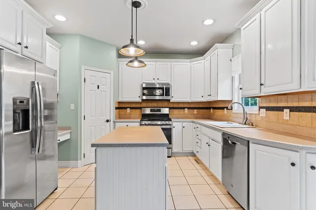 $569,900 | 5960 Huntington Cmns, Enola, PA 17025