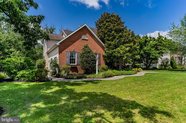 $569,900 | 5960 Huntington Cmns, Enola, PA 17025