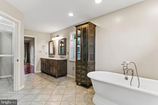 $569,900 | 5960 Huntington Cmns, Enola, PA 17025