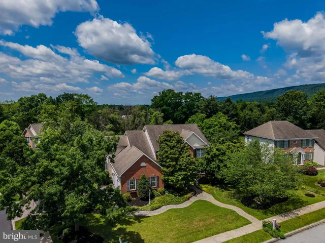 $569,900 | 5960 Huntington Cmns, Enola, PA 17025