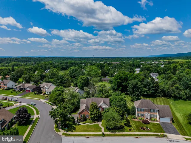 $569,900 | 5960 Huntington Cmns, Enola, PA 17025