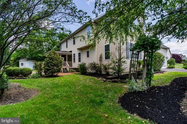 $569,900 | 5960 Huntington Cmns, Enola, PA 17025