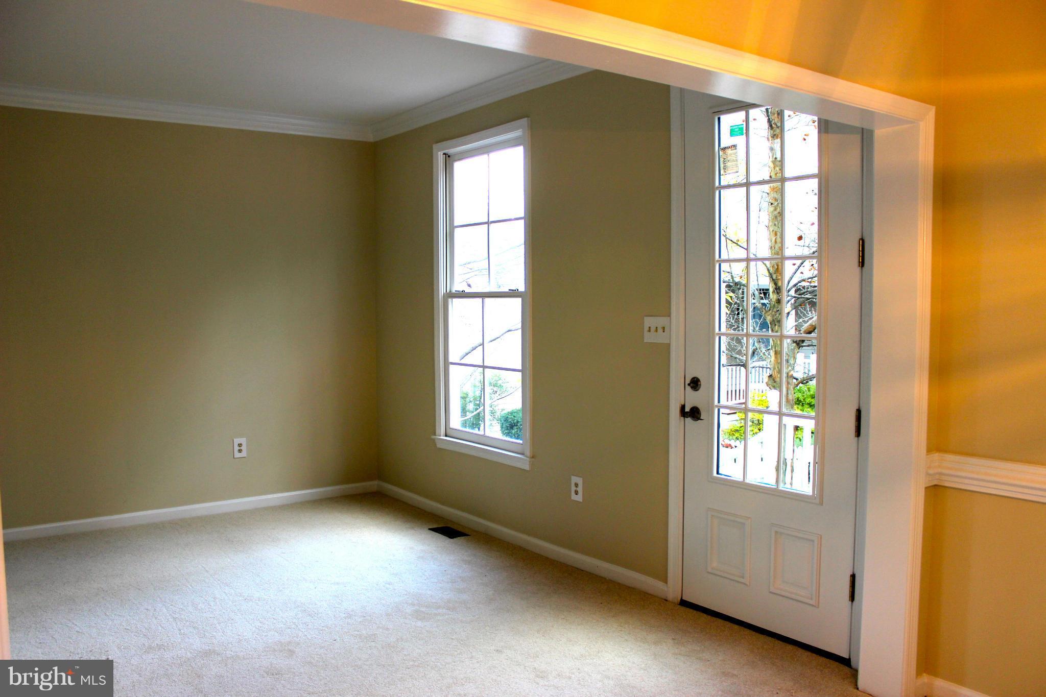 223 Little Quarry Road Gaithersburg, MD 20878 - Photo 2 of 14 Living Room