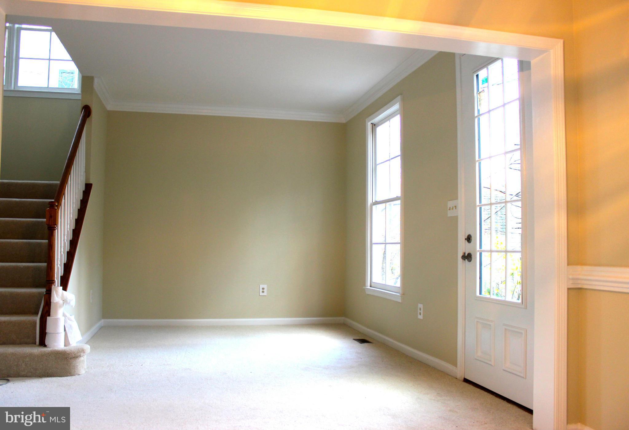 223 Little Quarry Road Gaithersburg, MD 20878 - Photo 5 of 14 Living Room