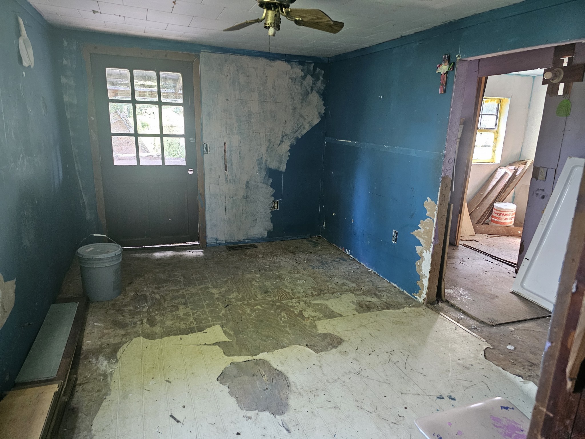 677 Howell Hill Road Flintville, TN 37335 - Photo 14 of 16 a view of livingroom with window
