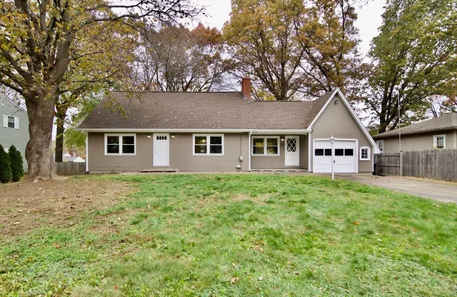 a view of a house with a yard