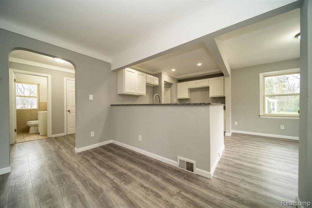 21397 Greenview Road Southfield, MI 48075 - Photo 6 of 80 Gallery Image 6