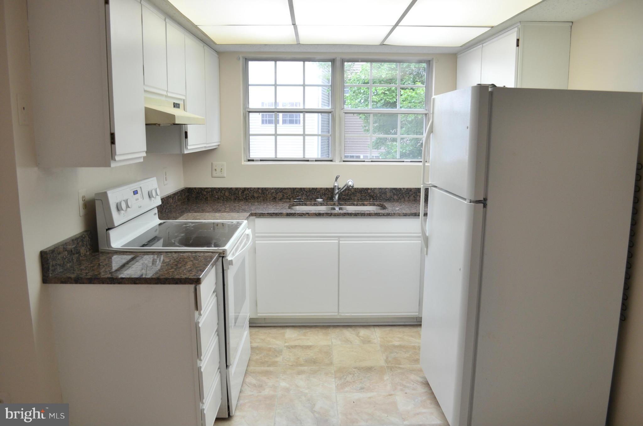 111 Fort Evans Road Southeast, Unit D Leesburg, VA 20175 - Photo 3 of 7 Kitchen