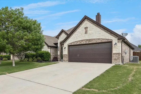 $400,000 | 124 Camouflage Circle, Willow Park, TX 76008