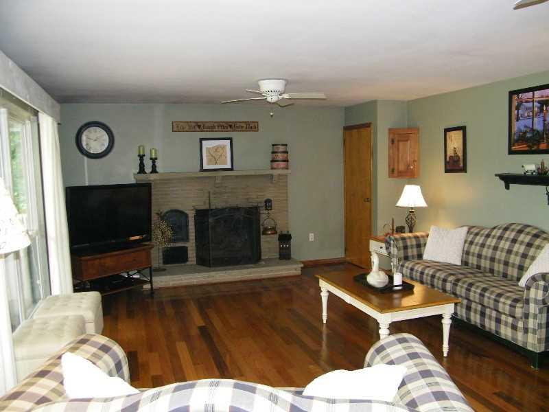 738 Frankfort Road Monaca, PA 15061 - Photo 3 of 25 Living Room.