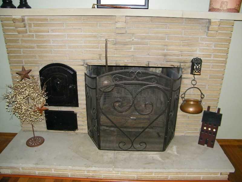 738 Frankfort Road Monaca, PA 15061 - Photo 4 of 25 Living Room.