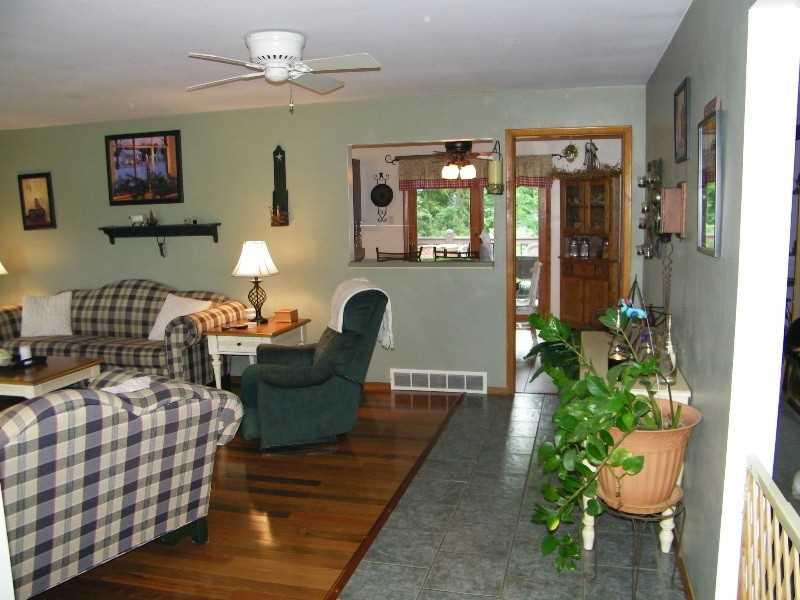 738 Frankfort Road Monaca, PA 15061 - Photo 5 of 25 Living Room.