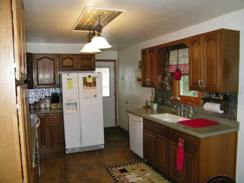 738 Frankfort Road Monaca, PA 15061 - Photo 9 of 25 Kitchen.