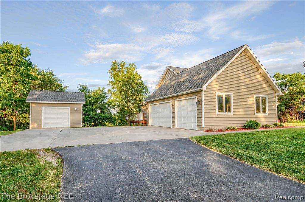 8535 Ridge Road Goodrich, MI 48438 - Photo 3 of 35
