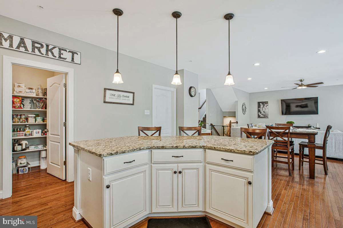 812 Phyllis Street Odenton, MD 21113 - Photo 12 of 53 Kitchen