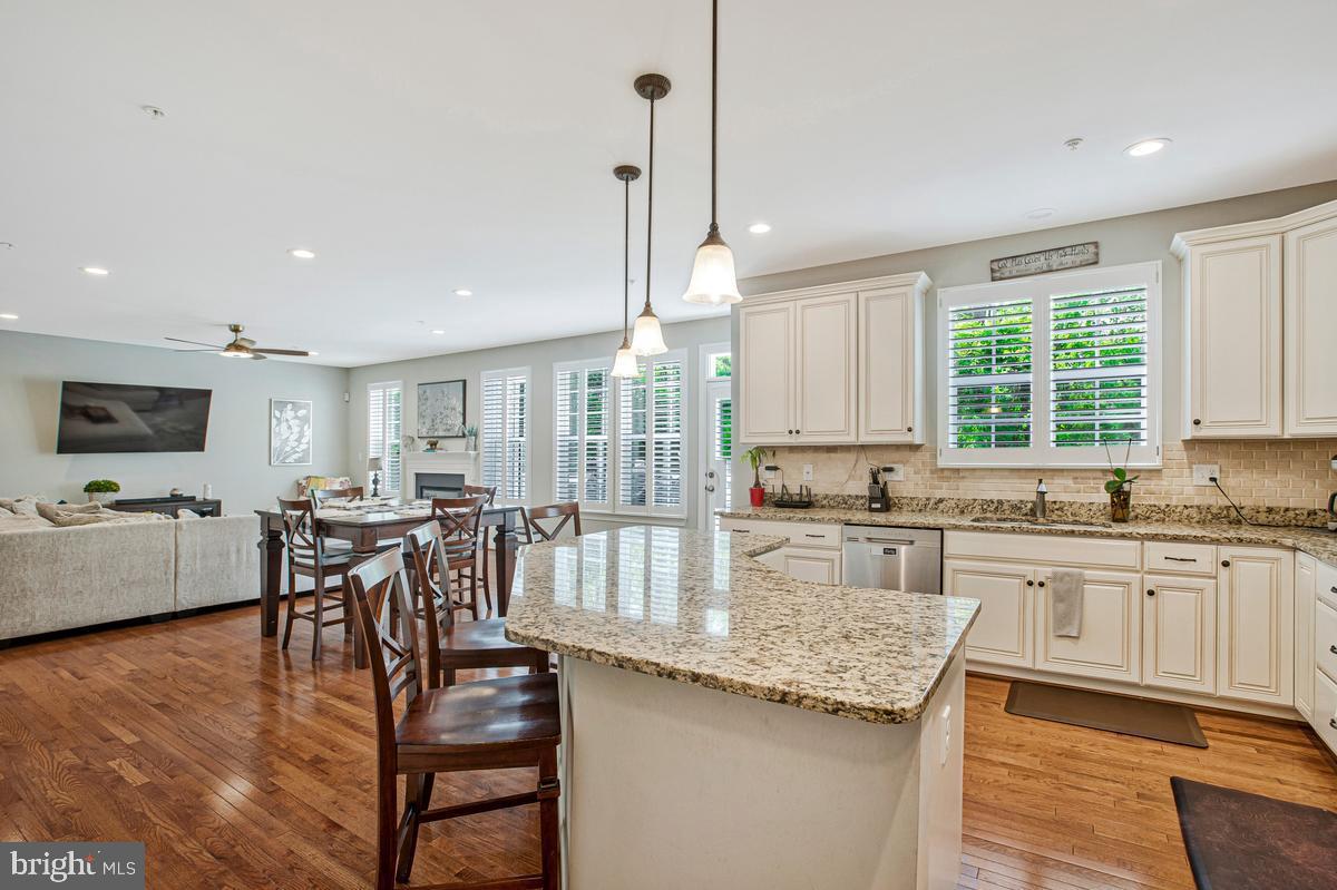 812 Phyllis Street Odenton, MD 21113 - Photo 13 of 53 Kitchen