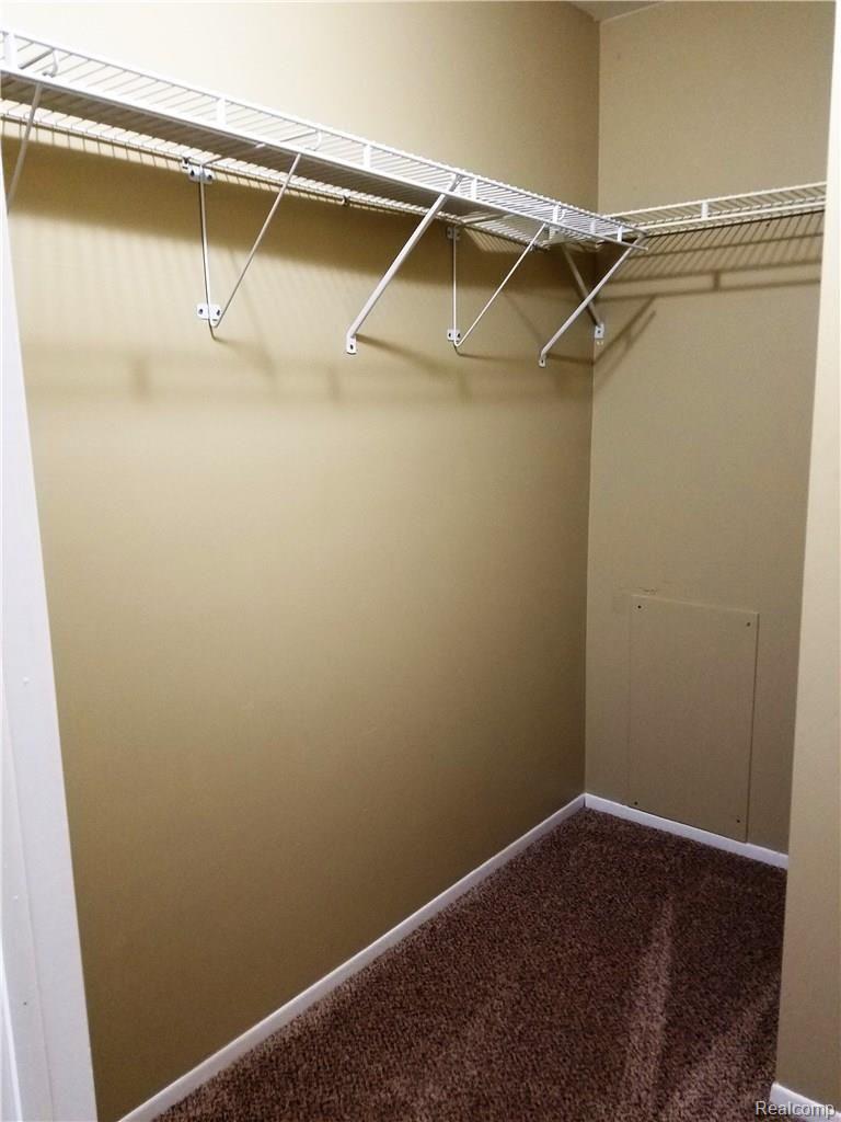 371 West Drahner Road, Unit 10 Oxford, MI 48371 - Photo 12 of 15 WALKIN CLOSET