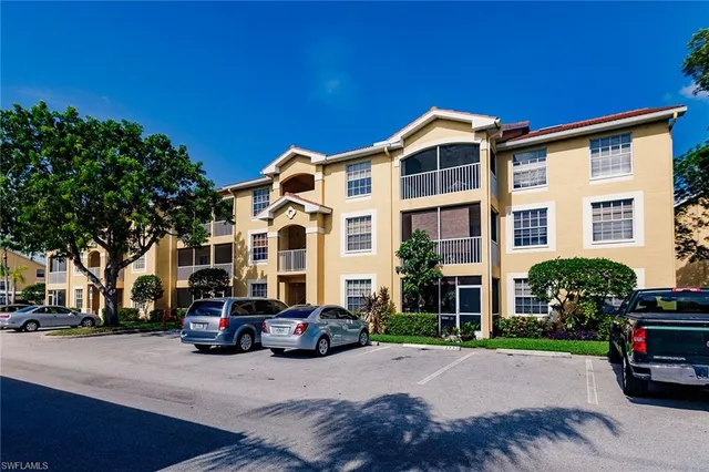 $3,995 | 4700 St Croix Lane, Unit 318, Naples, FL 34109