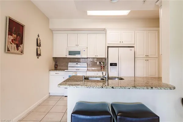 $3,995 | 4700 St Croix Lane, Unit 318, Naples, FL 34109