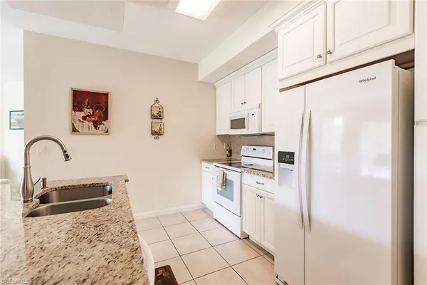 $3,995 | 4700 St Croix Lane, Unit 318, Naples, FL 34109