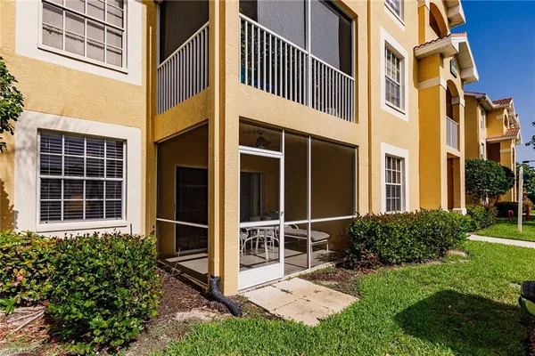 $3,995 | 4700 St Croix Lane, Unit 318, Naples, FL 34109