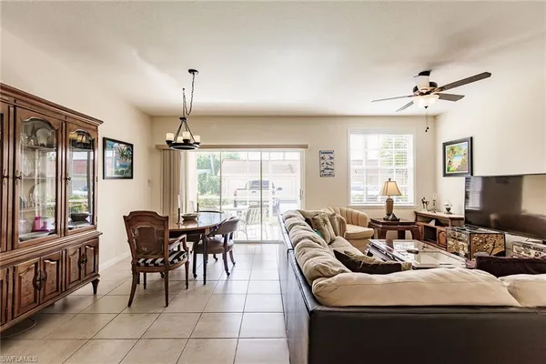 $3,995 | 4700 St Croix Lane, Unit 318, Naples, FL 34109